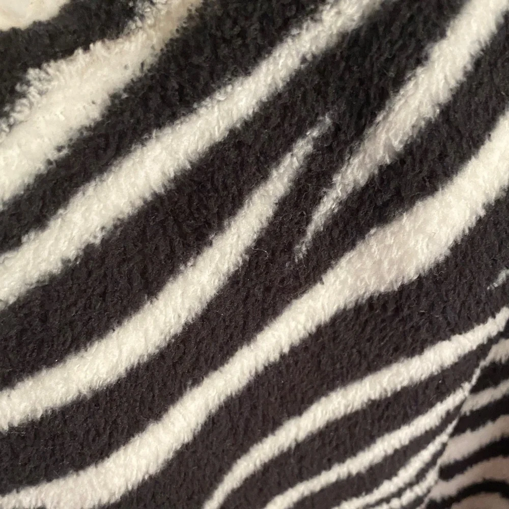 Relativity Zebra Print Hooded Robe - Picture 4 of 5